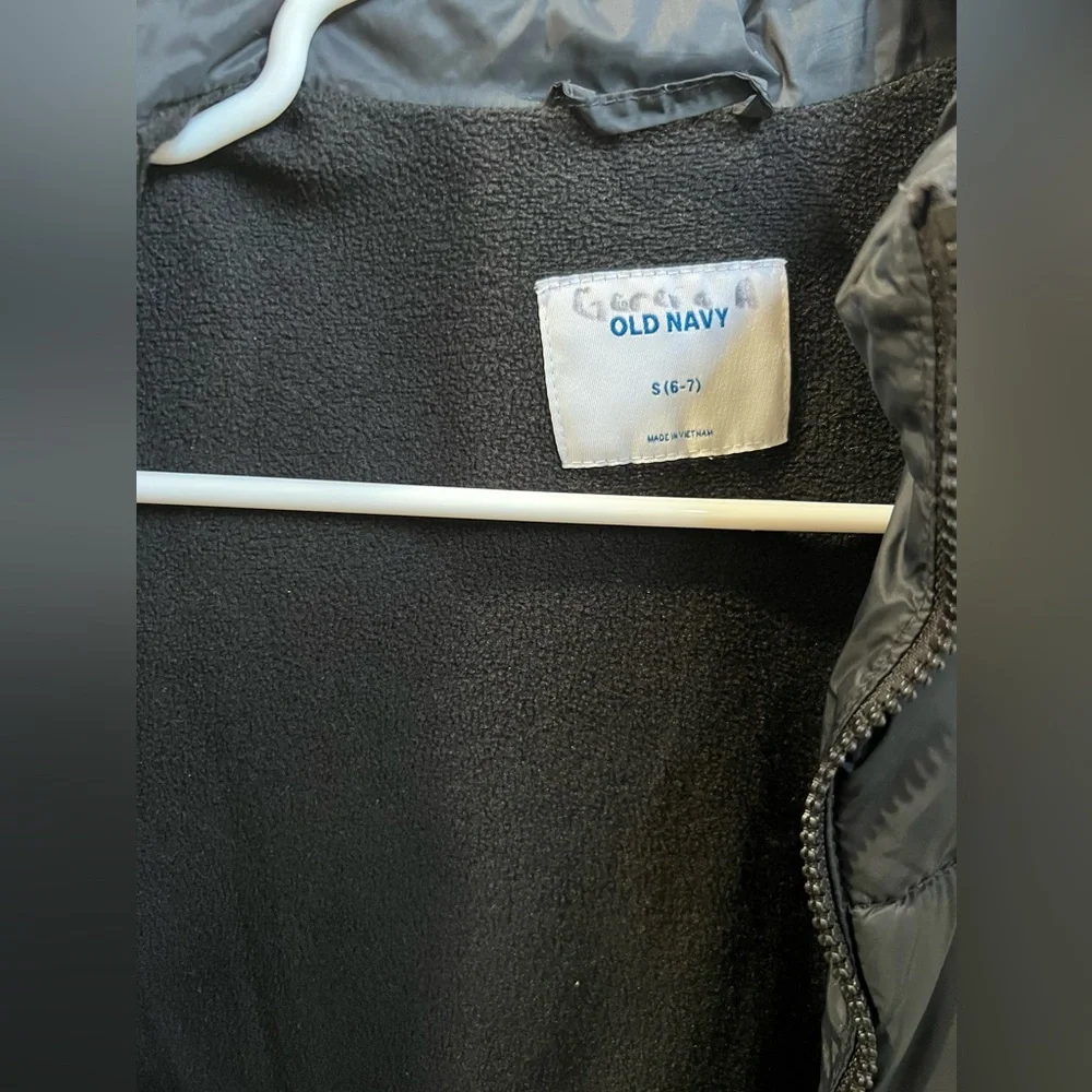 Boys vest‎ bundle. Size 6. Puffer vest and Sherpa vest. Old navy and carters.